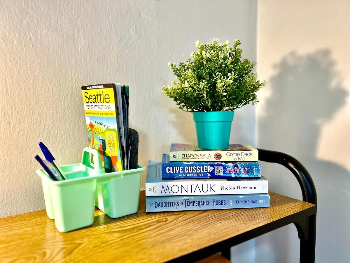 Seattle Airport Cozy Stay: Shared Comfort, Prime Location Homestay