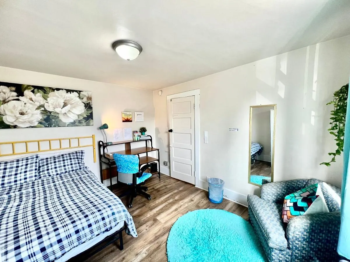 Seattle Airport Cozy Stay: Shared Comfort, Prime Location United States