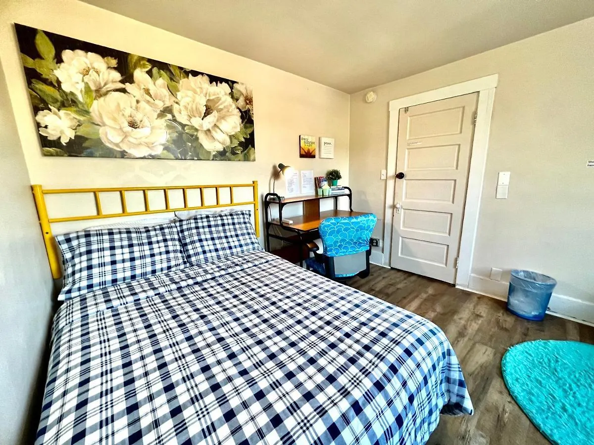 Seattle Airport Cozy Stay: Shared Comfort, Prime Location